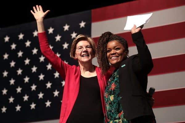 Elizabeth Warren and Yvette Nicole Brown