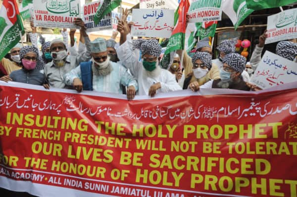 Our Lives Be Sacrificed For the Honour of Holy Prophet